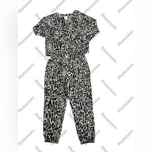 Zoe + Phoebe lounge wear set, Leopard print, Size Small, NWT